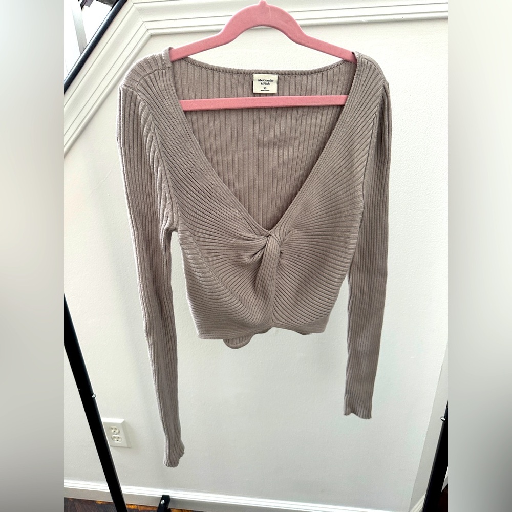 Abercrombie & Fitch women’s sweater